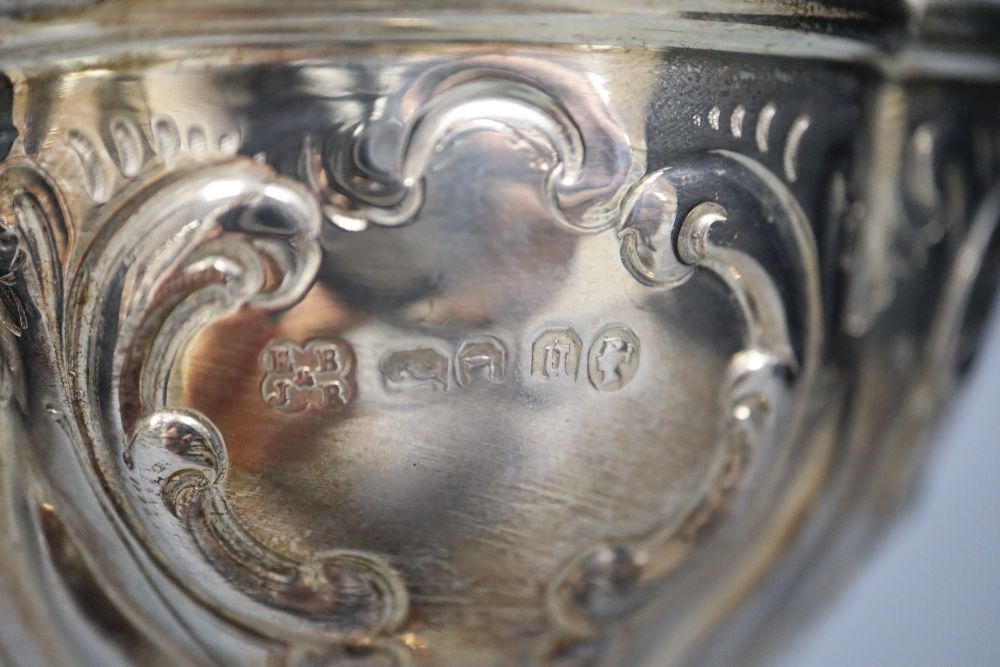 A Victorian lobed silver goblet, Edward & John Barnard, London, 1862, 19.8cm, 13.5 oz.